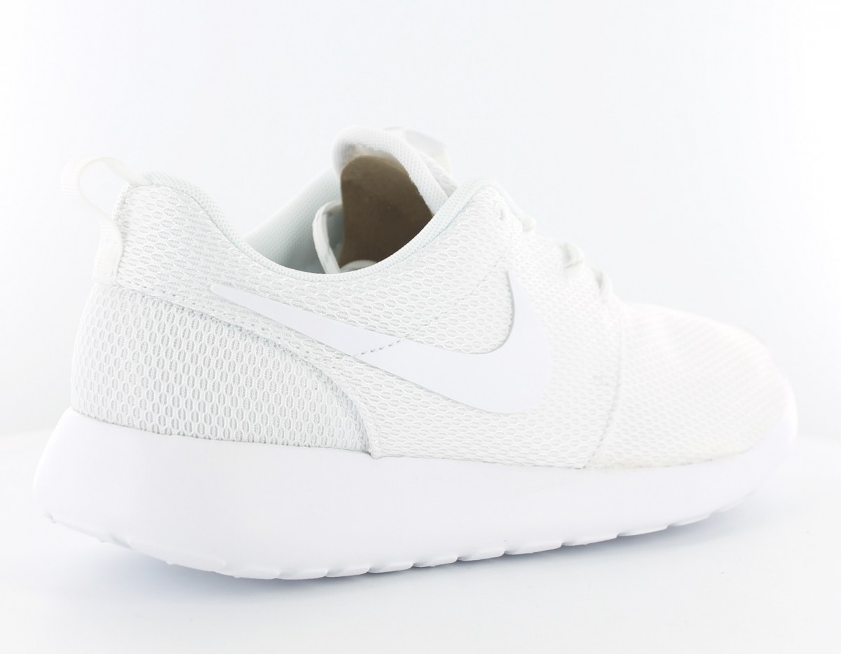 nike roshe run femme blanche