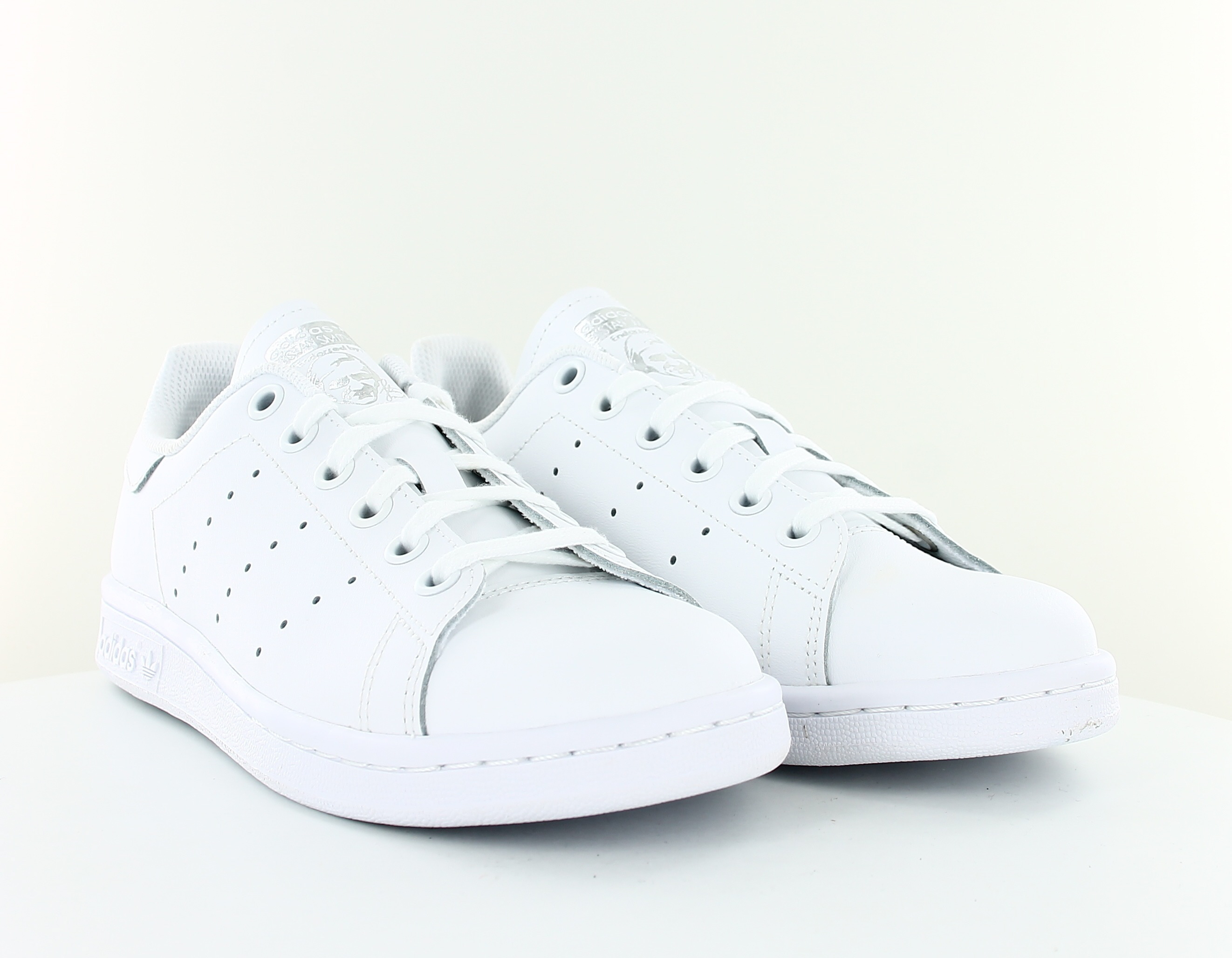 stan smith blanc et argent