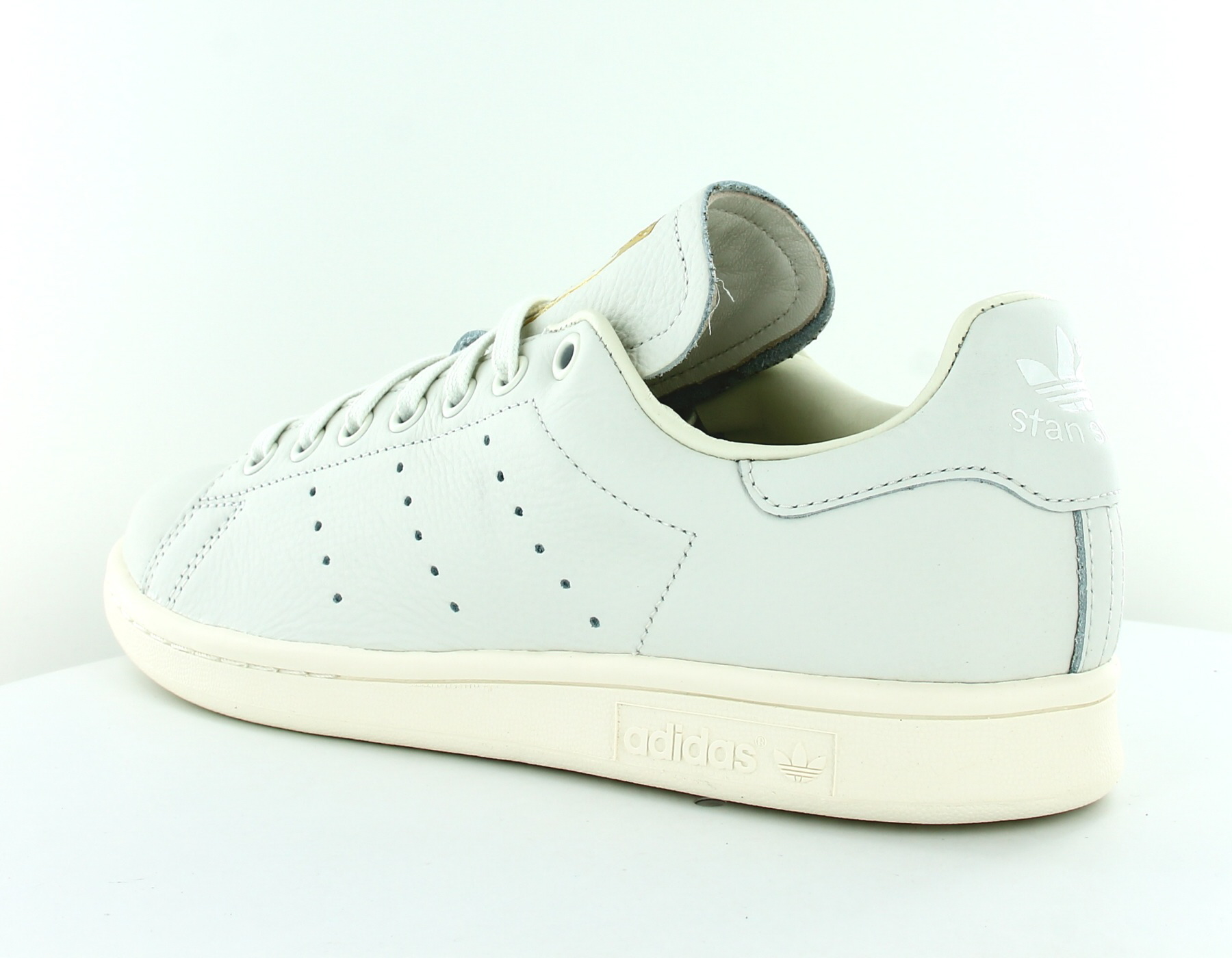 b37900 adidas