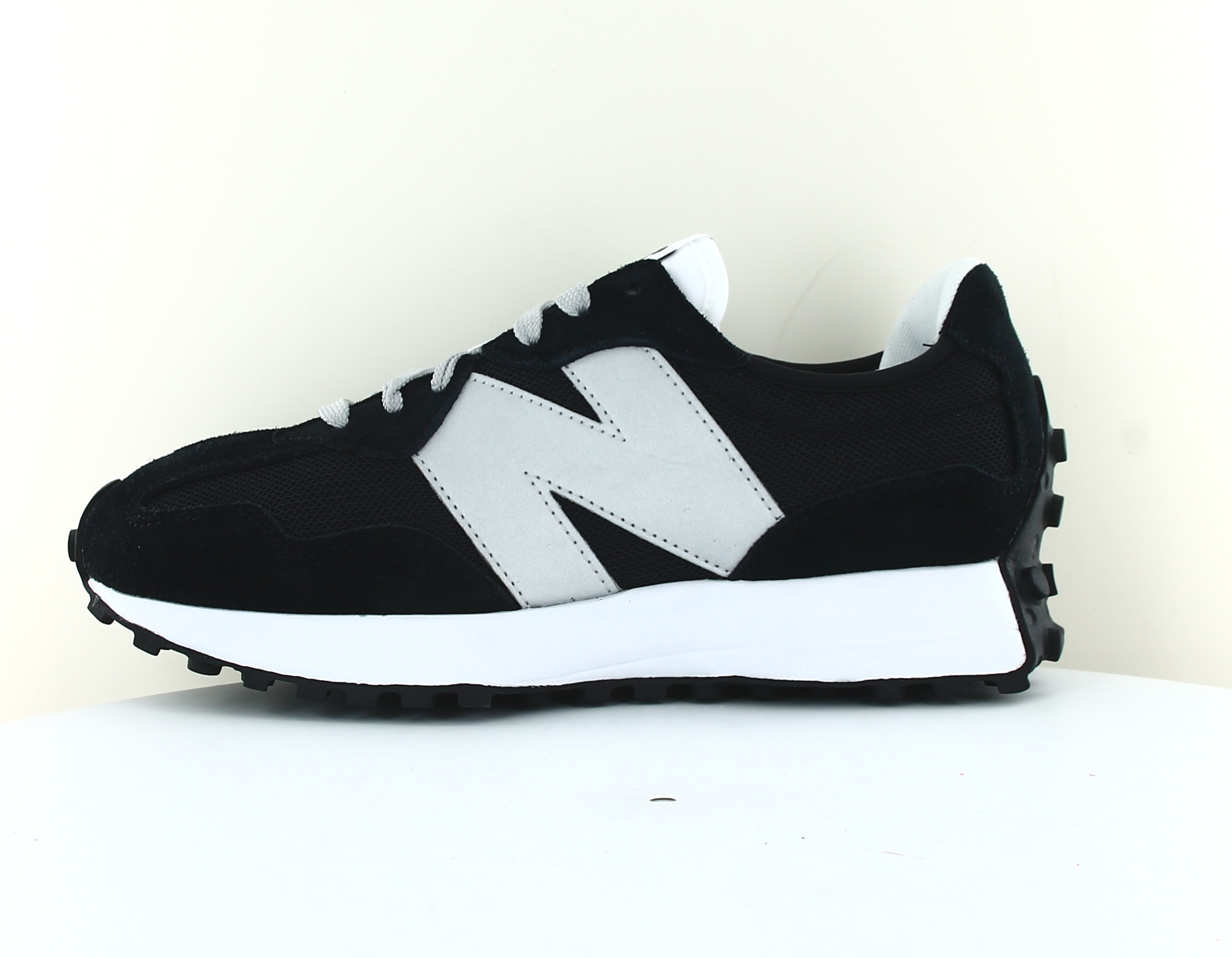 New Balance 327 Noir gris argent New Balance 327 Noir gris argent