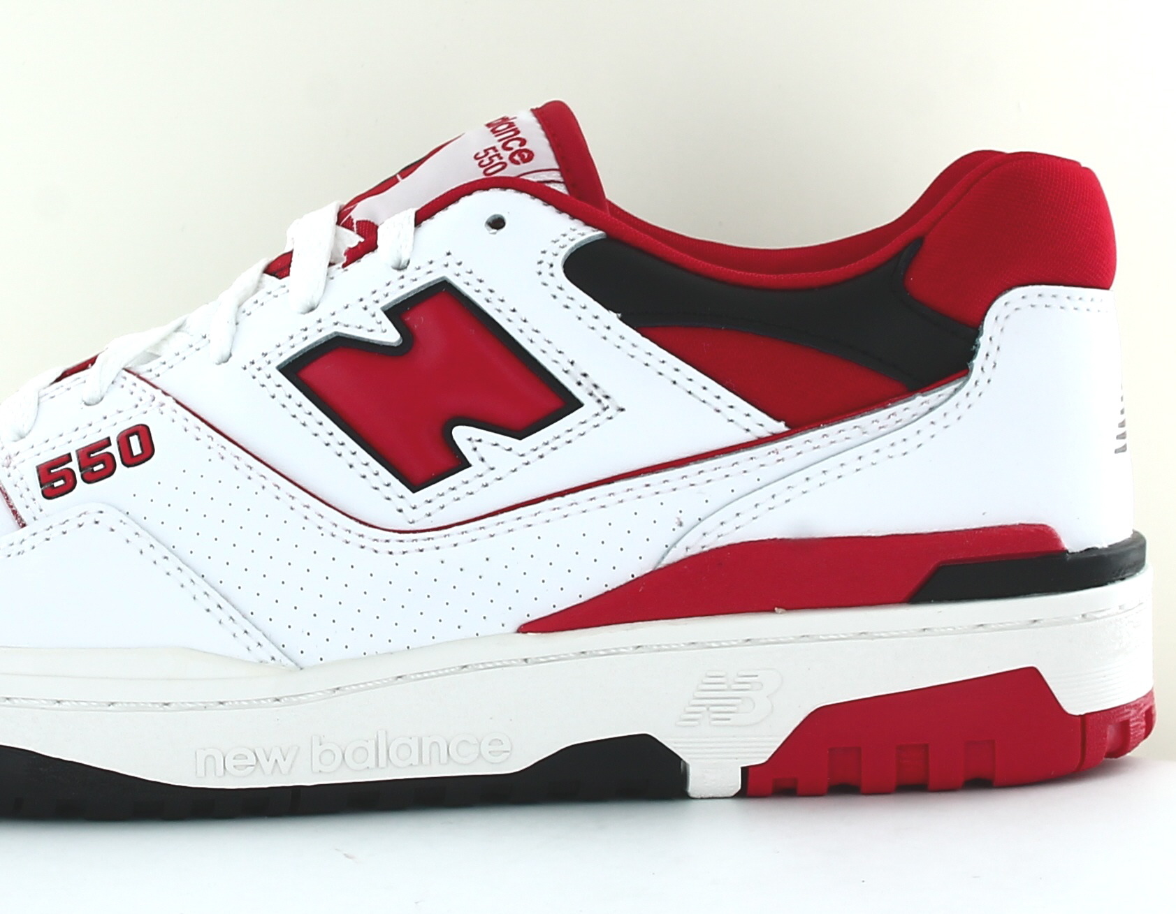 New Balance 550 homme Blanc rouge noir New Balance 550 homme Blanc rouge noir