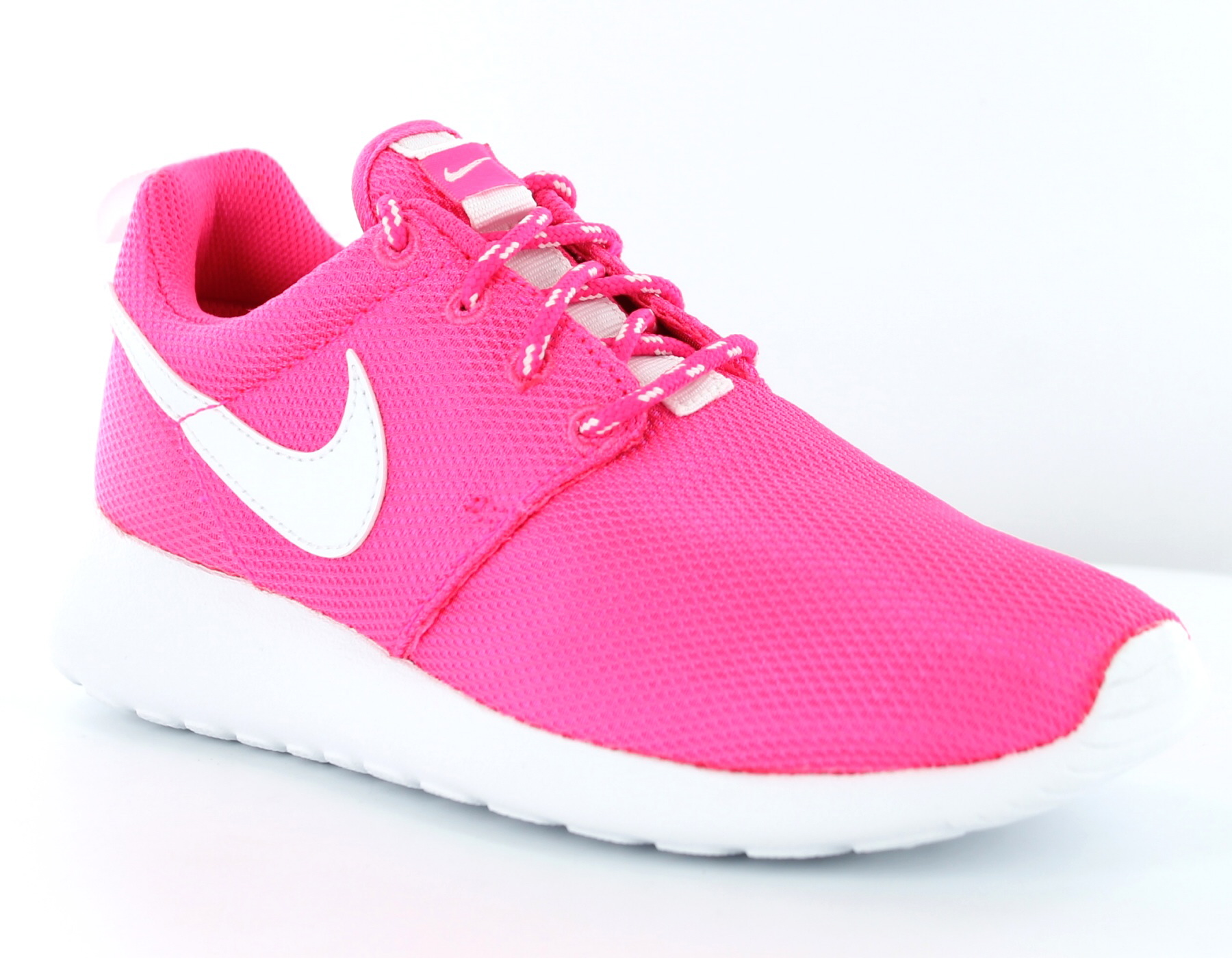 Найк доставка. Nike Roshe Run. Nike Roshe Run Golf. Nike Rose Red. Корпорация розовые Nike 2023.