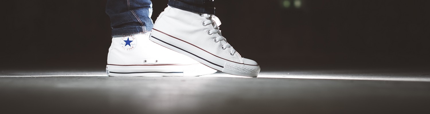 Découvrez nos baskets homme Converse gratuite