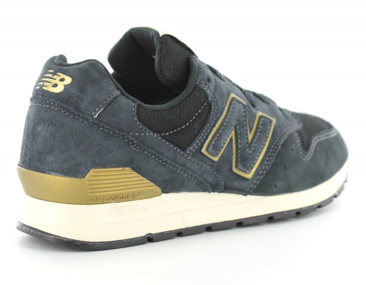 new balance bleu marine doré