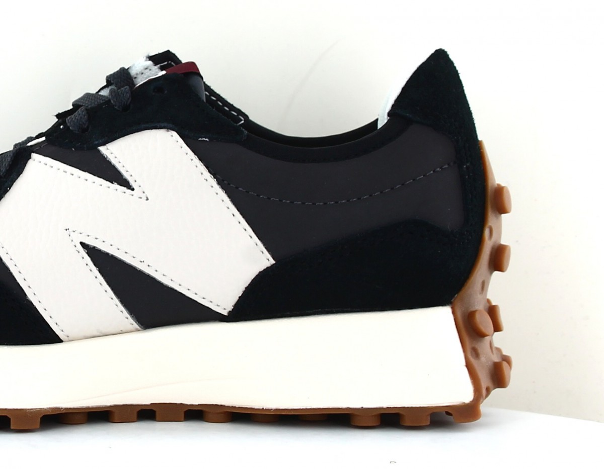 New Balance 327 Noir blanc gomme