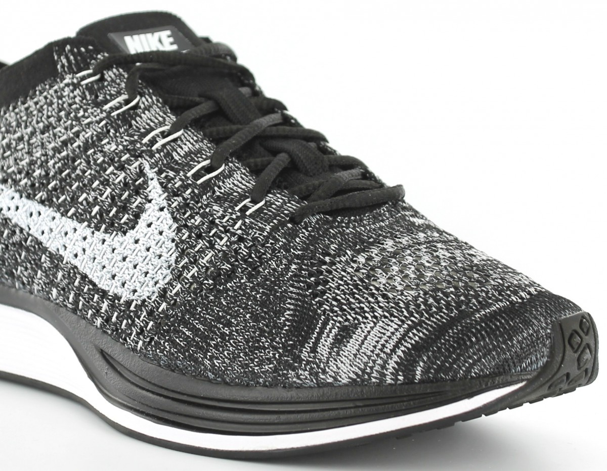 Nike Flyknit Racer NOIR/BLANC/GRIS