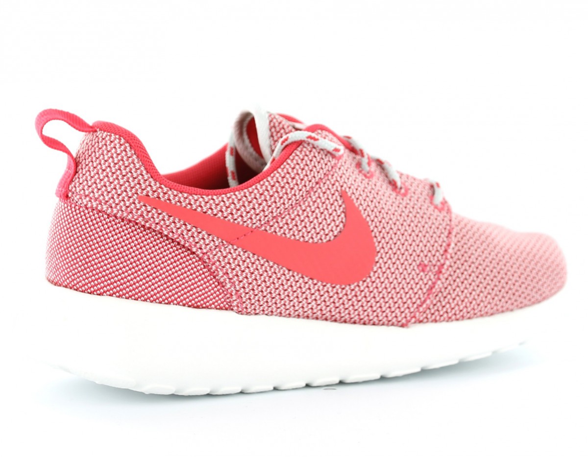 Nike Rosherun femme CORAIL/LIGHTBASEGREY