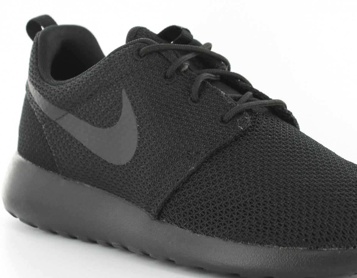 Nike Rosherun toute noir NOIR