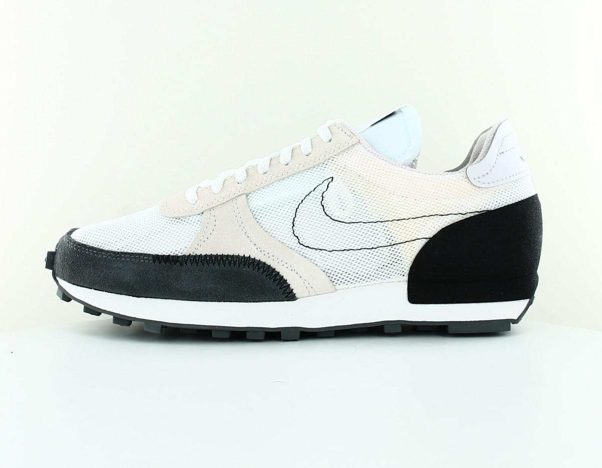 Nike Daybreak type blanc noir beige