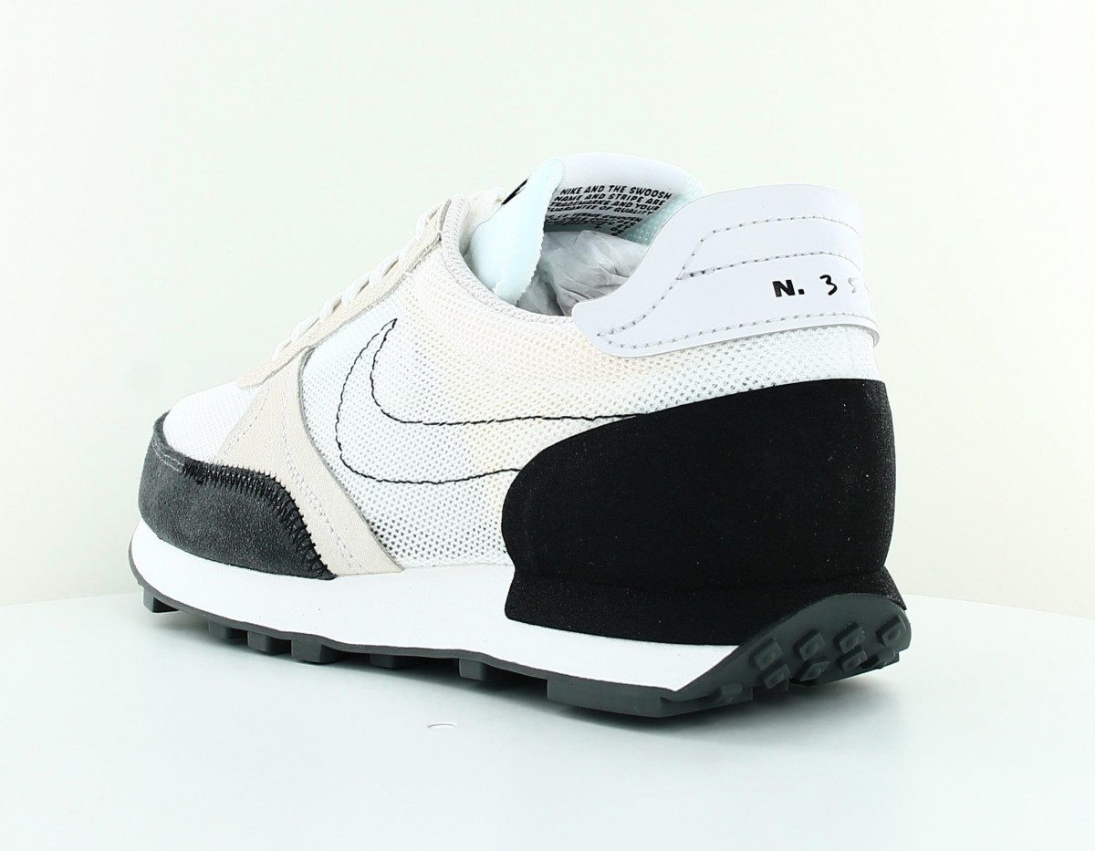 Nike Daybreak type blanc noir beige