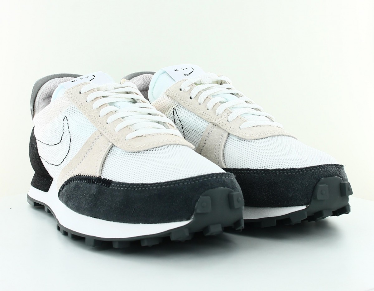 Nike Daybreak type blanc noir beige