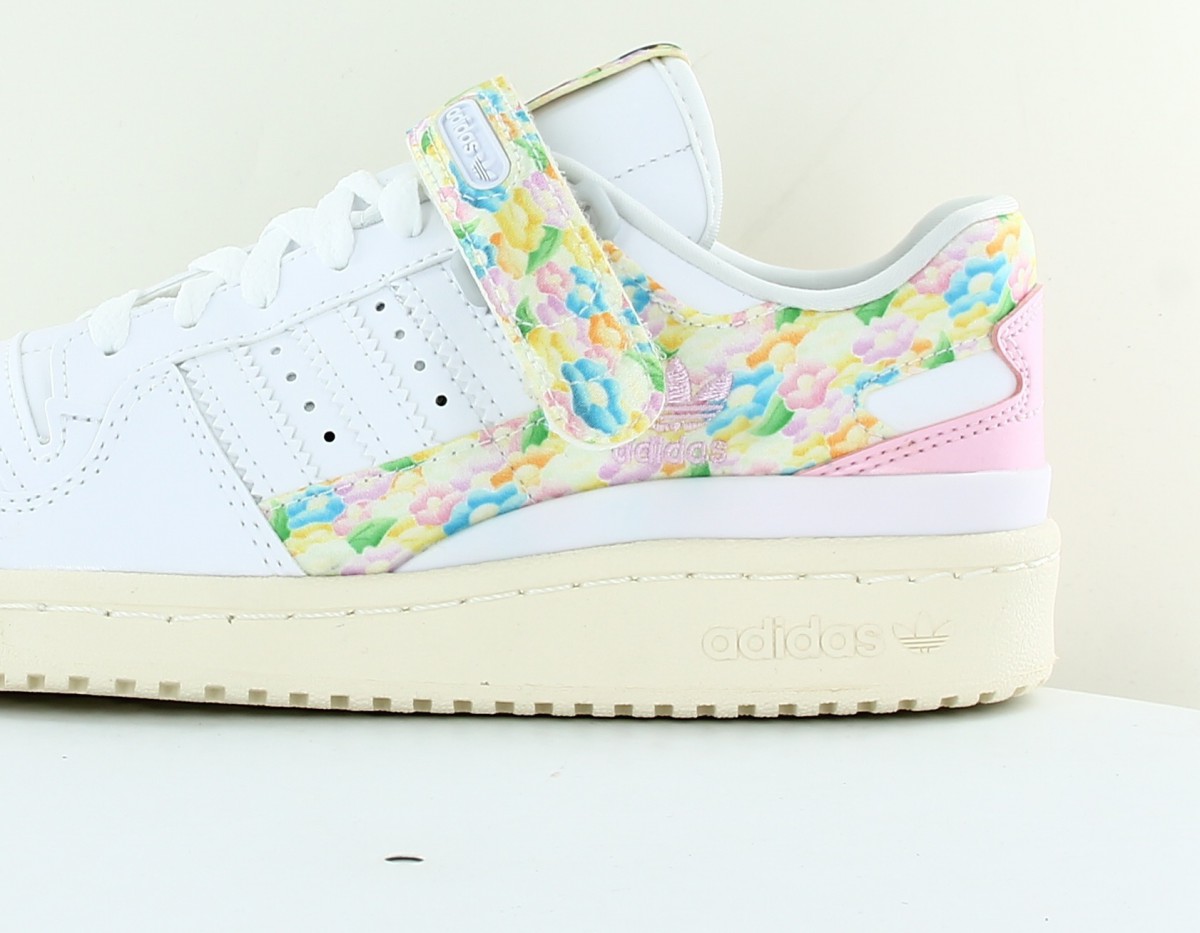 Adidas Forum 84 low disney blanc multicolor rose