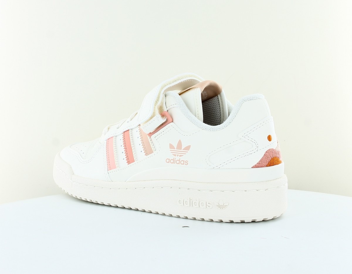 Adidas Forum low blanc casse rose