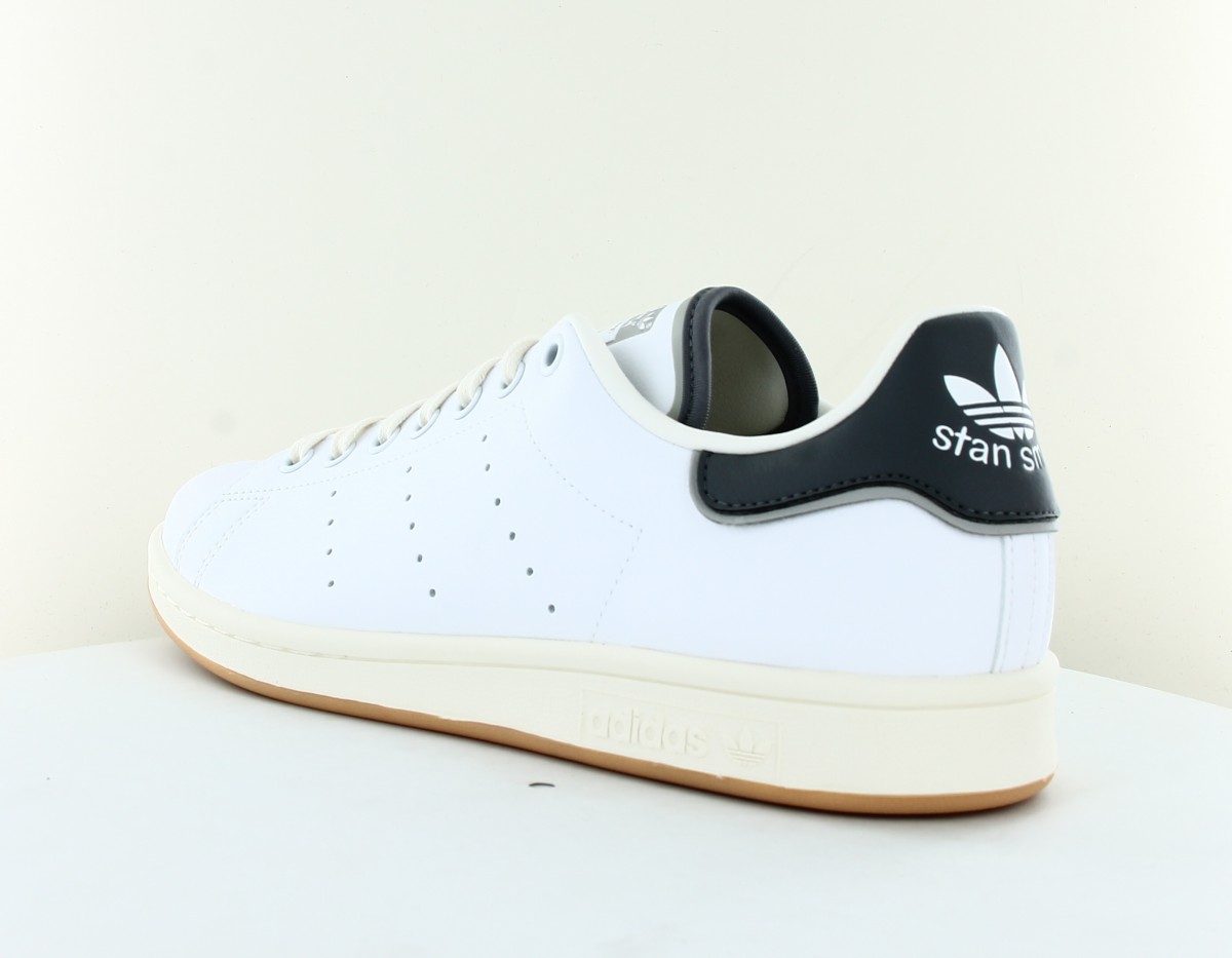 Stan smith noir gomme outlet