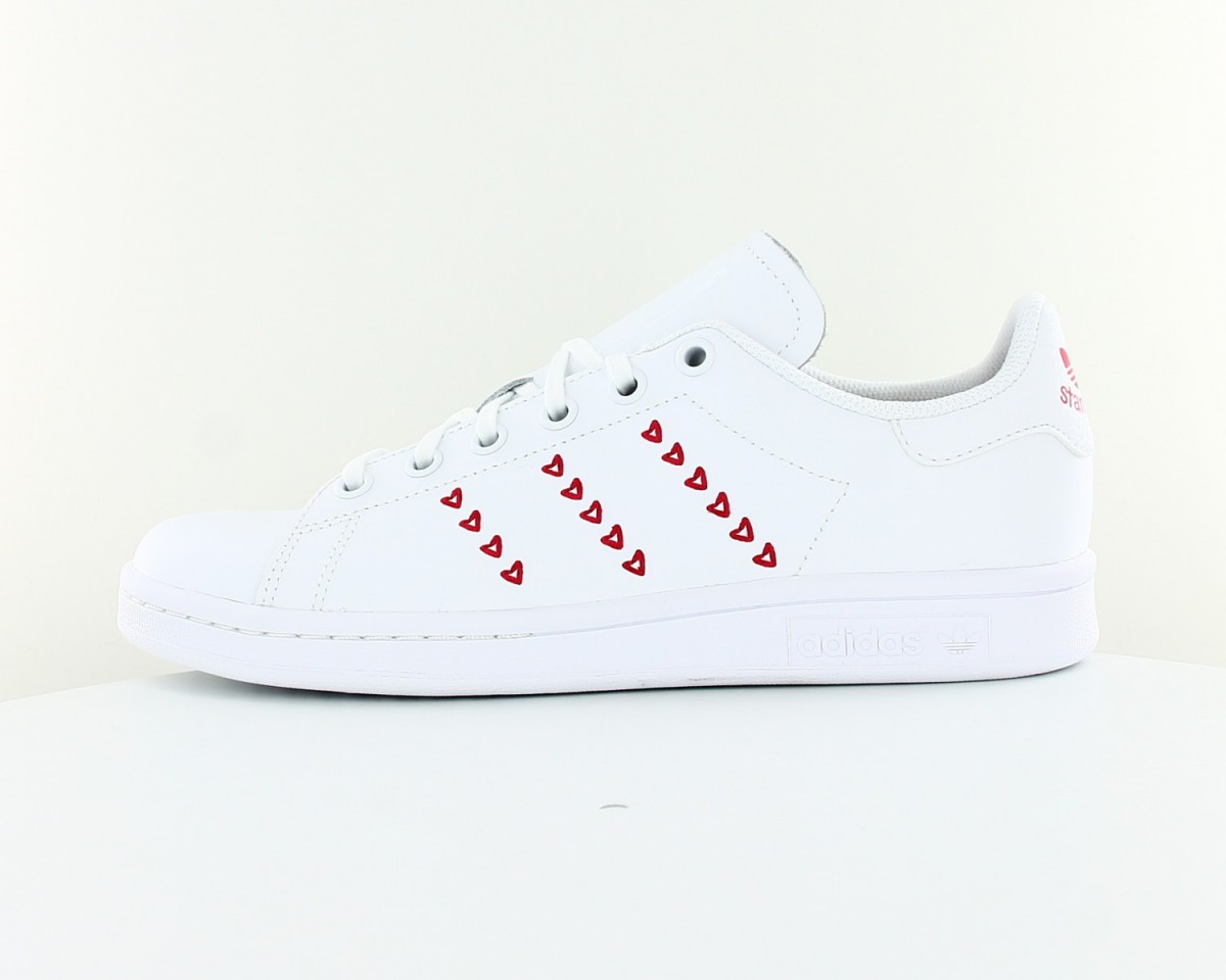 stan smith avec coeur rouge