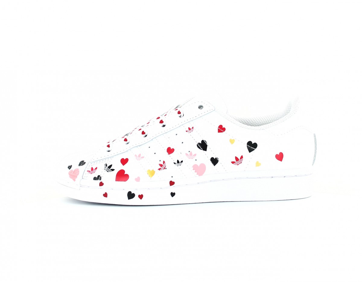 Adidas superstar femme coeur blanc rouge coeur