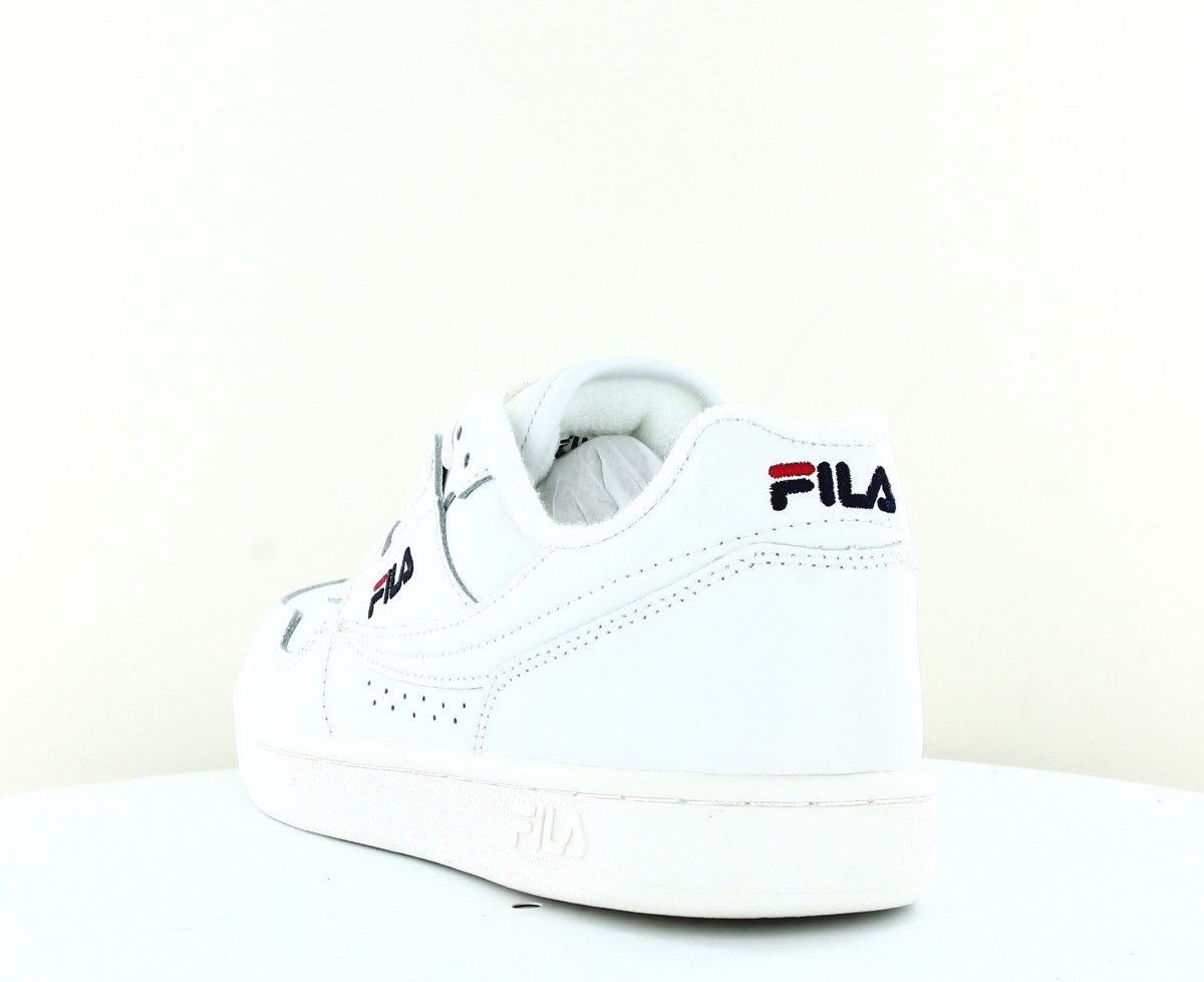 Fila Arcade low blanc bleu rouge