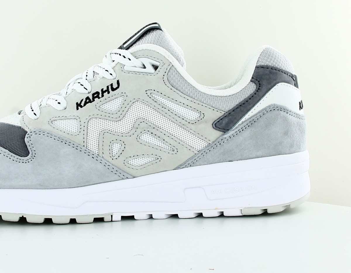 Karhu Legacy 96 gris beige blanc