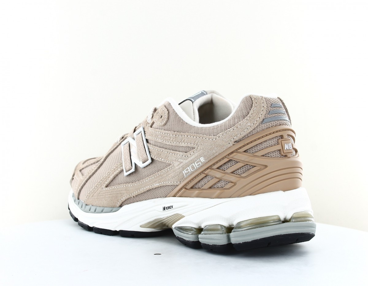 New Balance 1906 beige