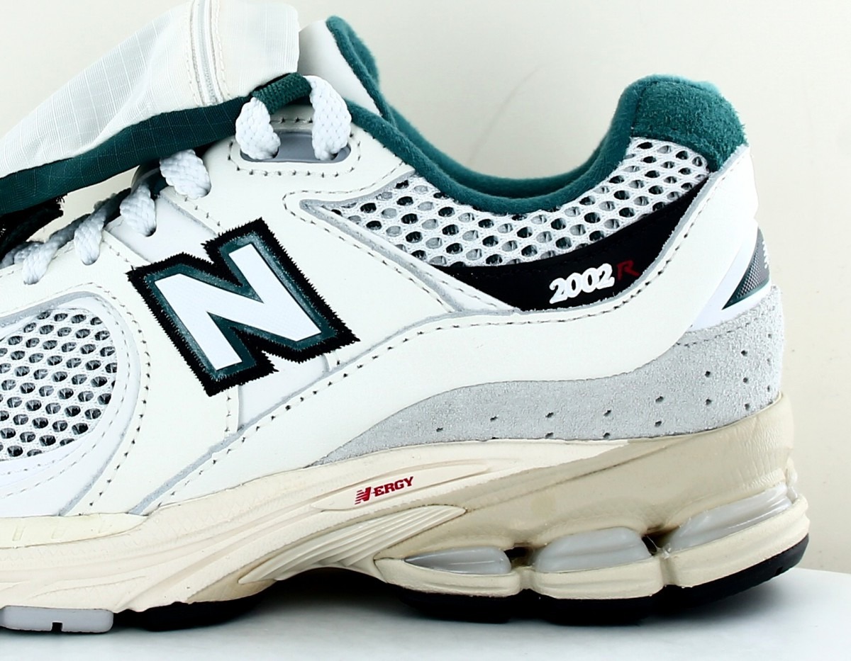 New Balance 2002R sea salt vintage teal