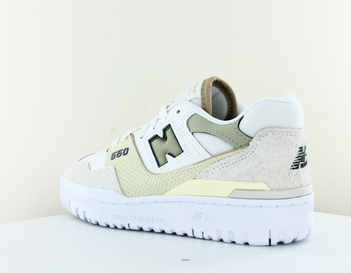 New Balance 550 sea salt olive