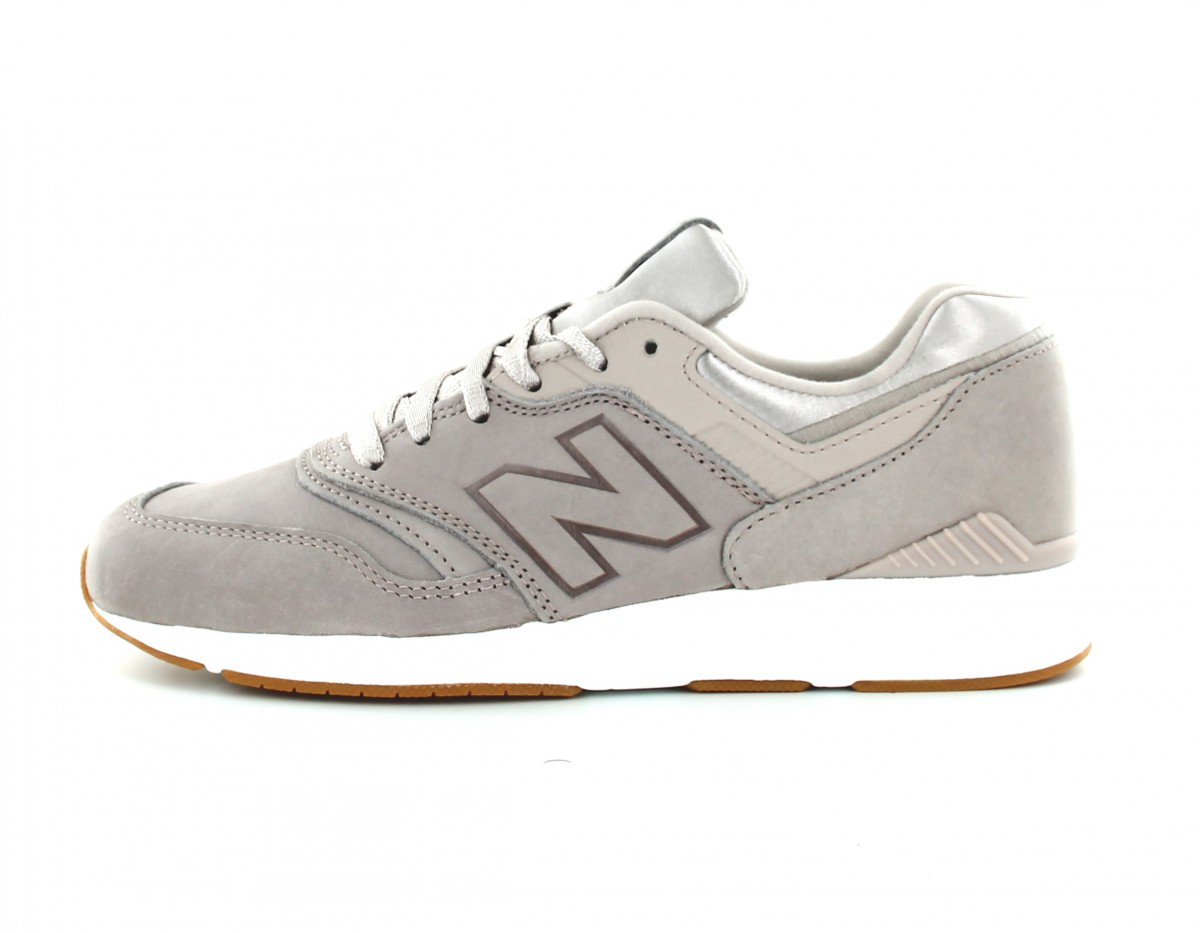 New Balance 697 Femme Gris gomme