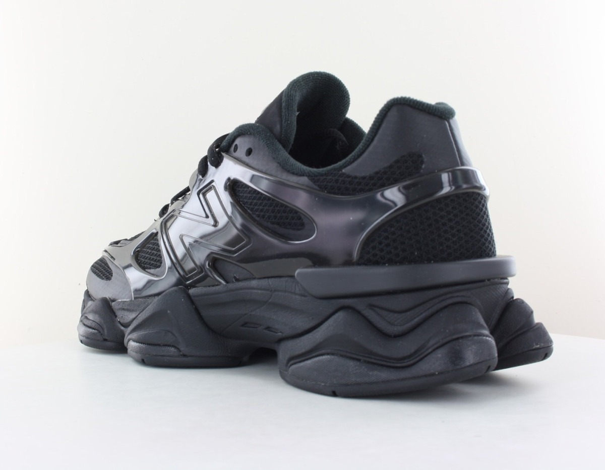 New Balance 9060 noir verni