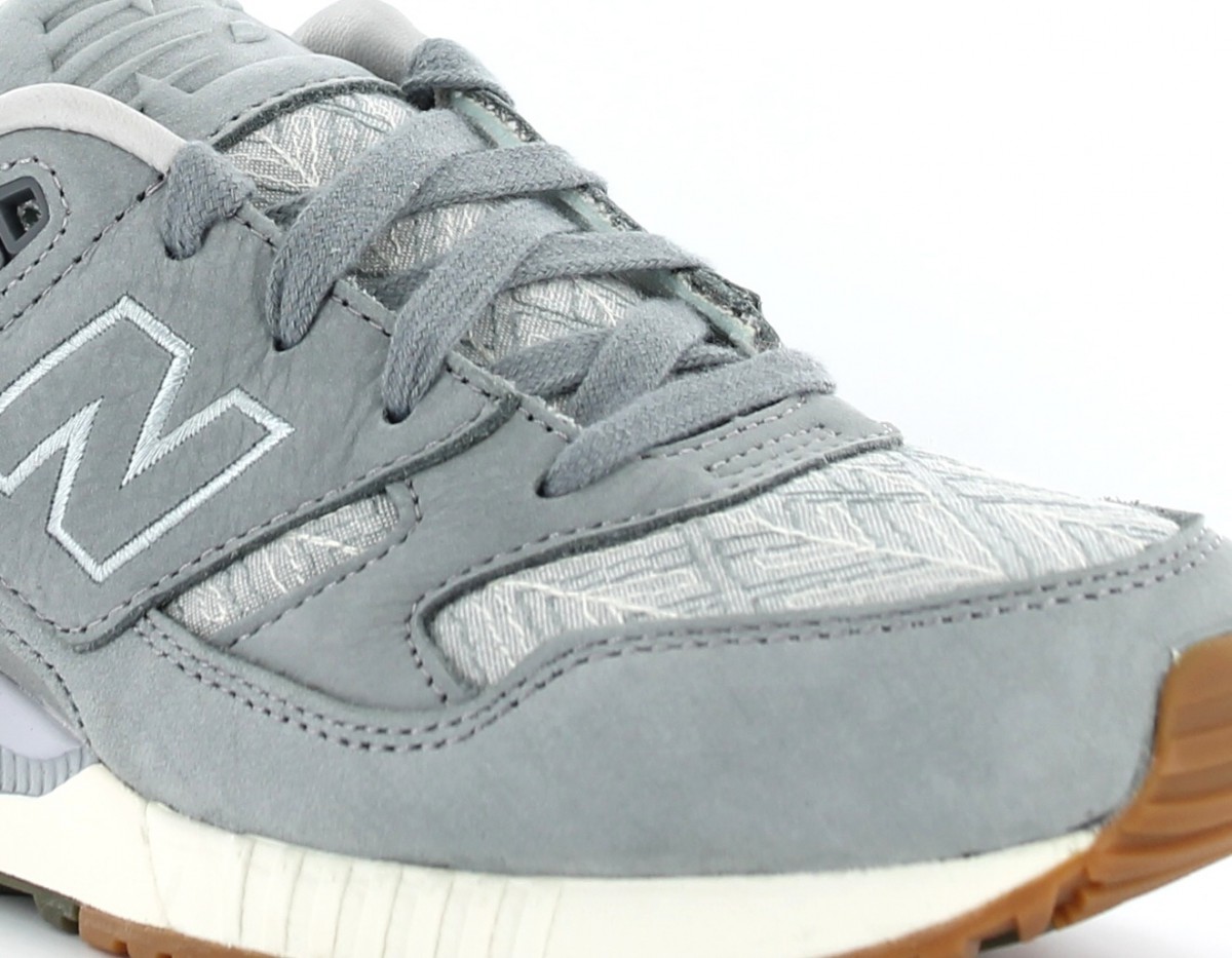 New Balance 530 suits & sneaks GRIS/GRAPHIQUE