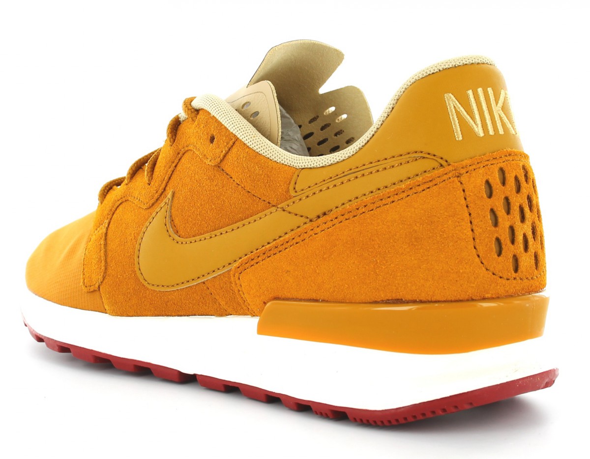 Nike air berwuda premium desert-ochre-camel