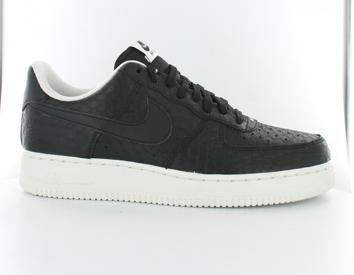 nike air force 1 07 lv8 blanche et noir