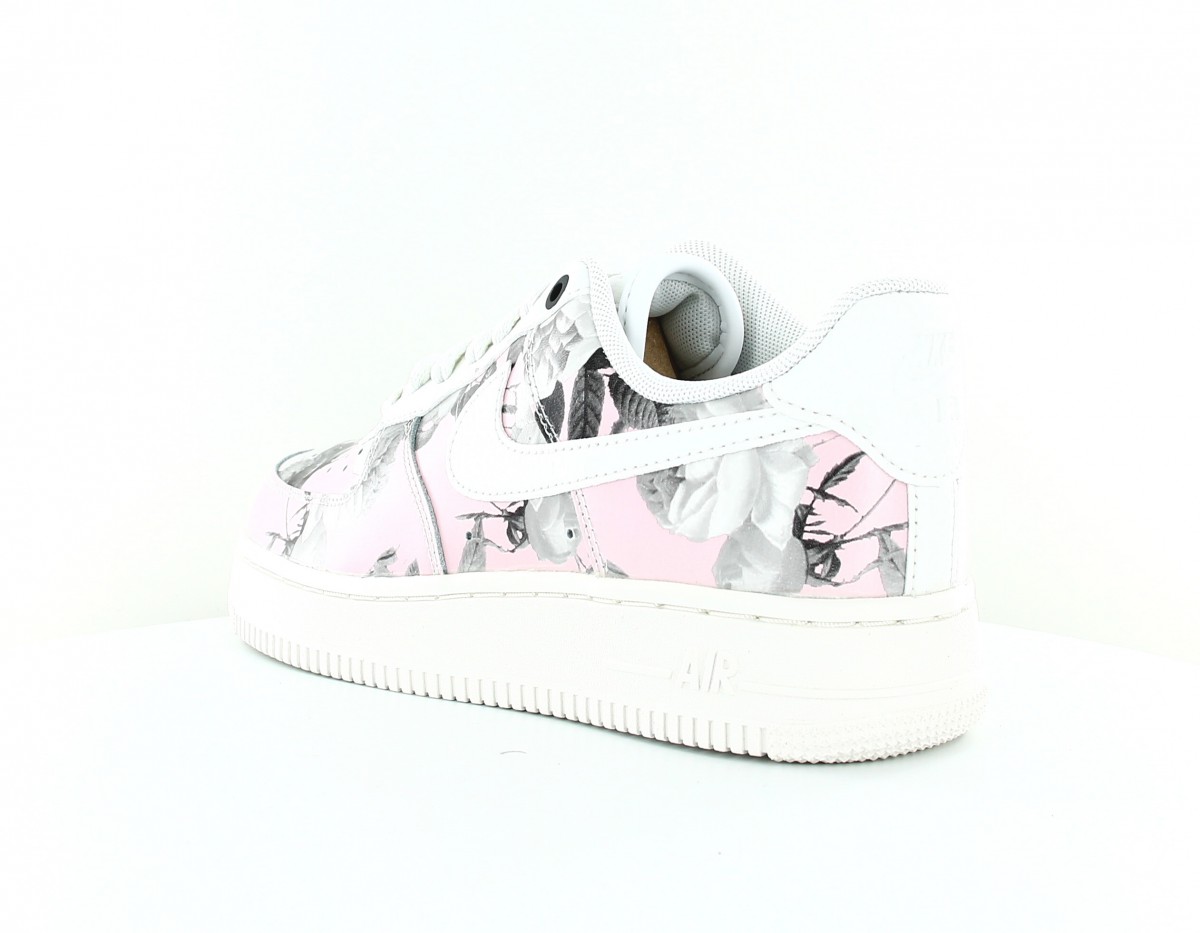 Nike air force 1 lxx rose blanc fleur