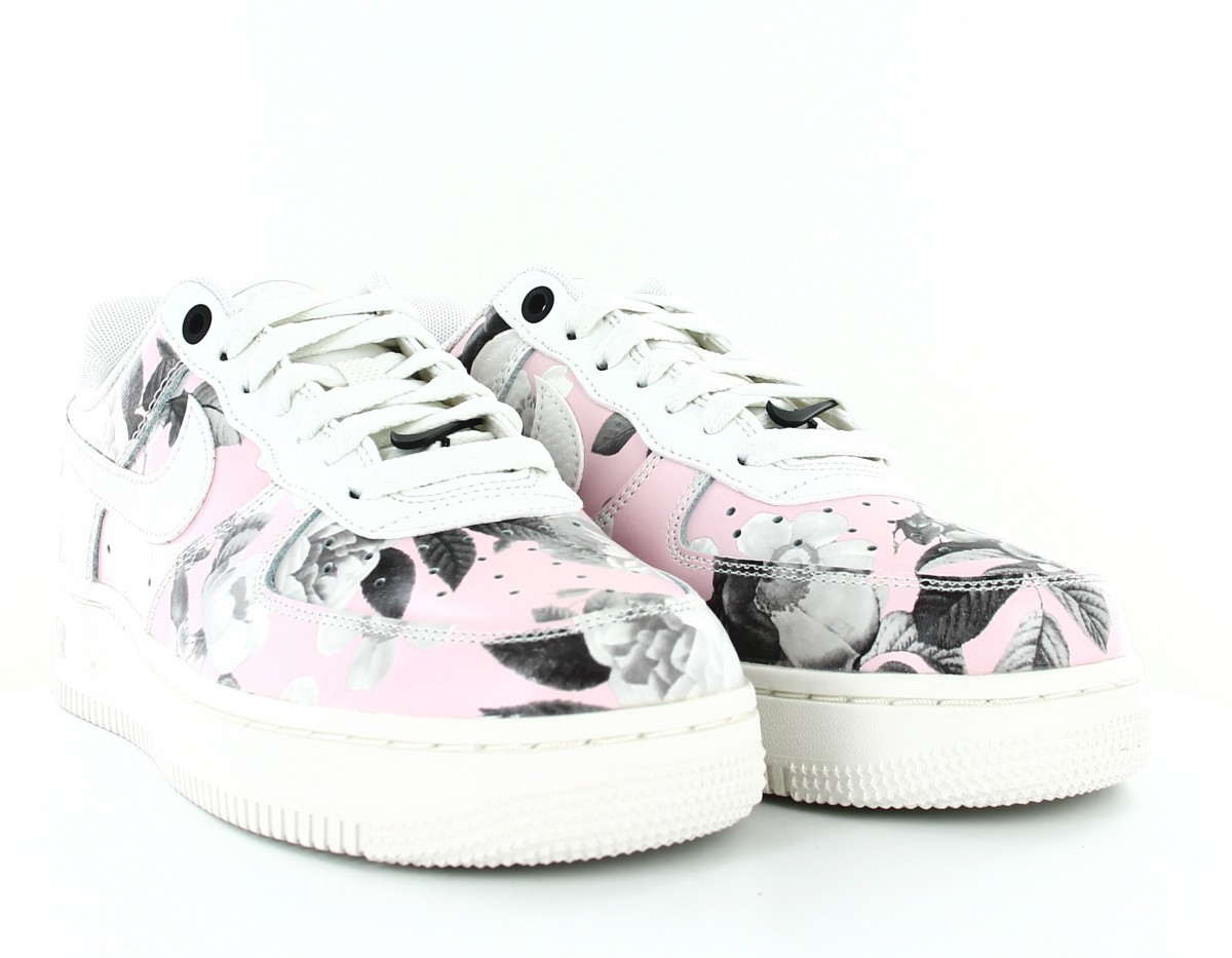 Nike air force 1 lxx rose blanc fleur