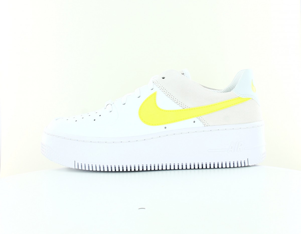 Nike Air force 1 sage low blanc jaune beige