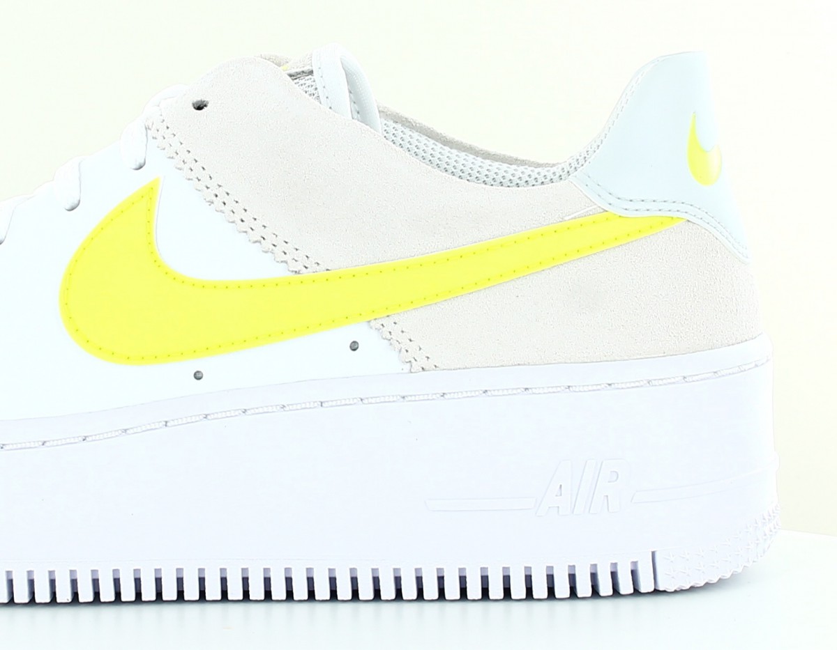 Nike Air force 1 sage low blanc jaune beige