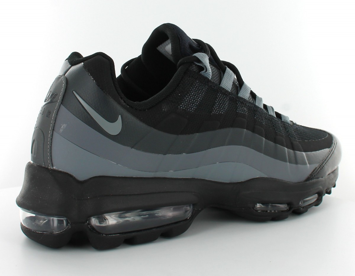 nike 95 ultra essential