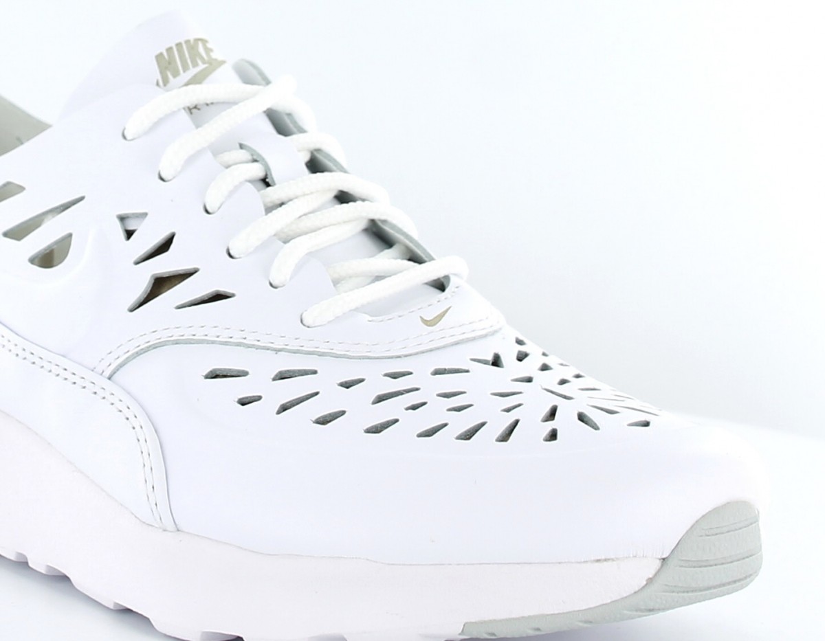 Nike air max thea joli toute blanche