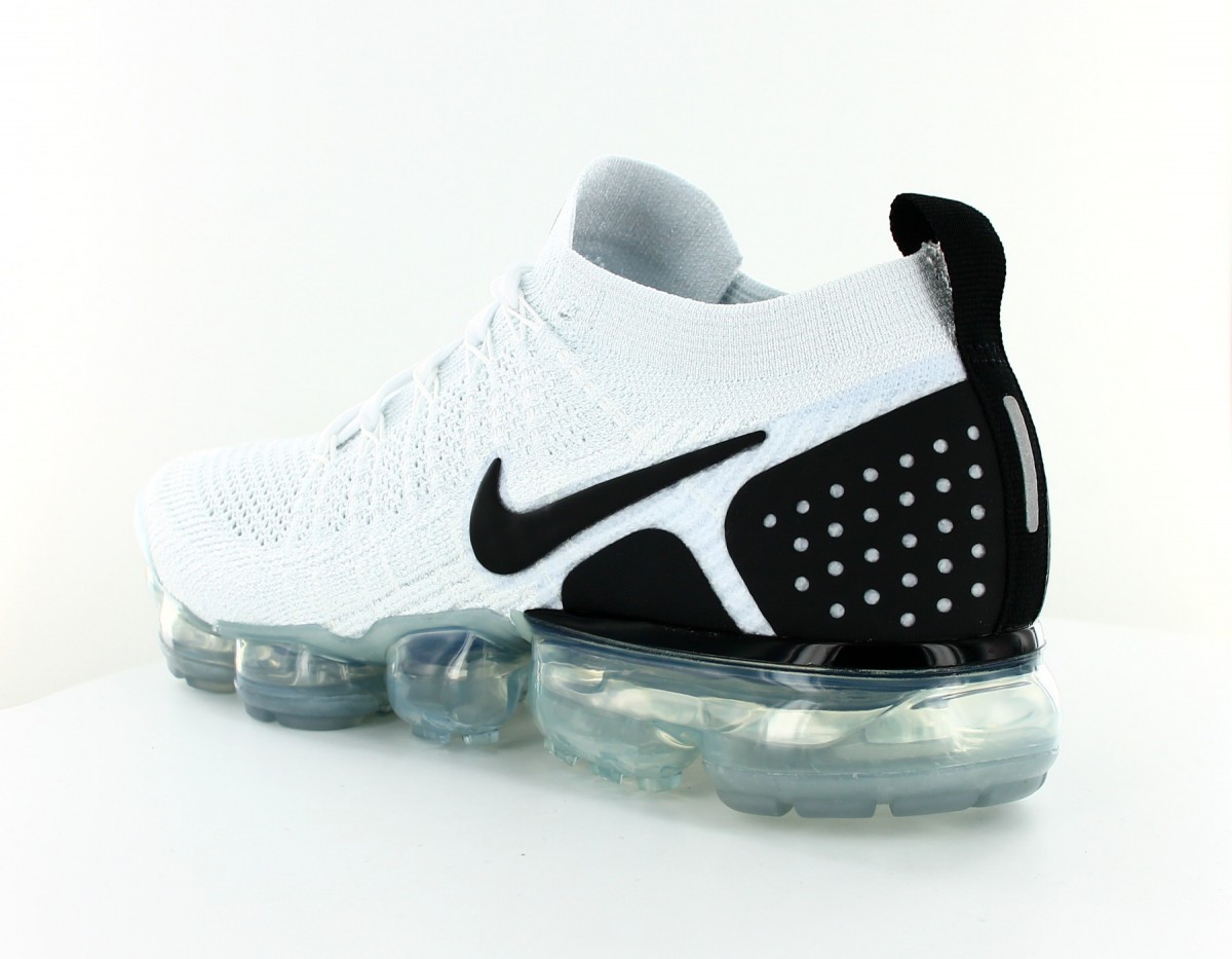 nike vapormax flyknit 2 black and white
