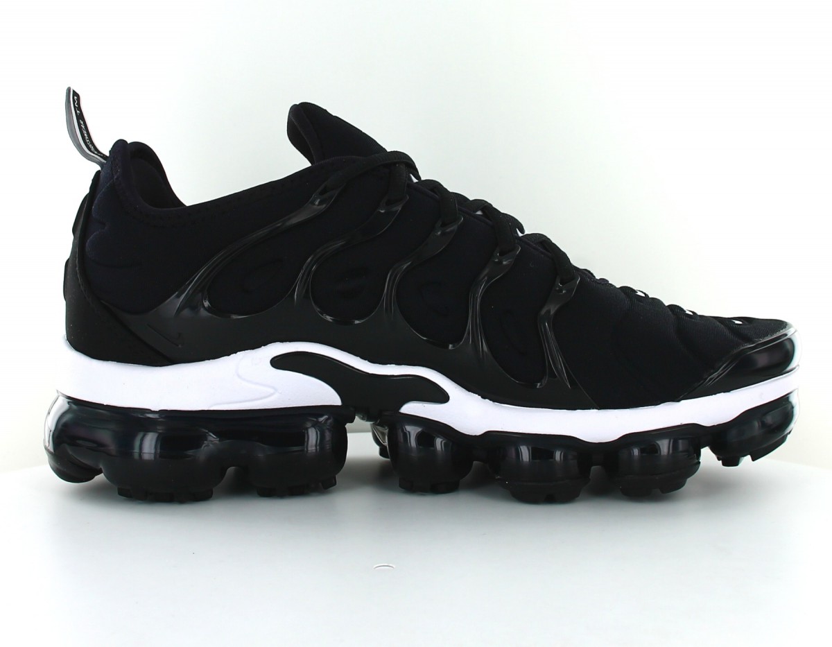 Nike Air Vapormax Plus noir-blanc-noir