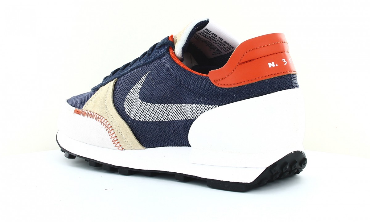 Nike Daybreak type bleu marine blanc beige orange