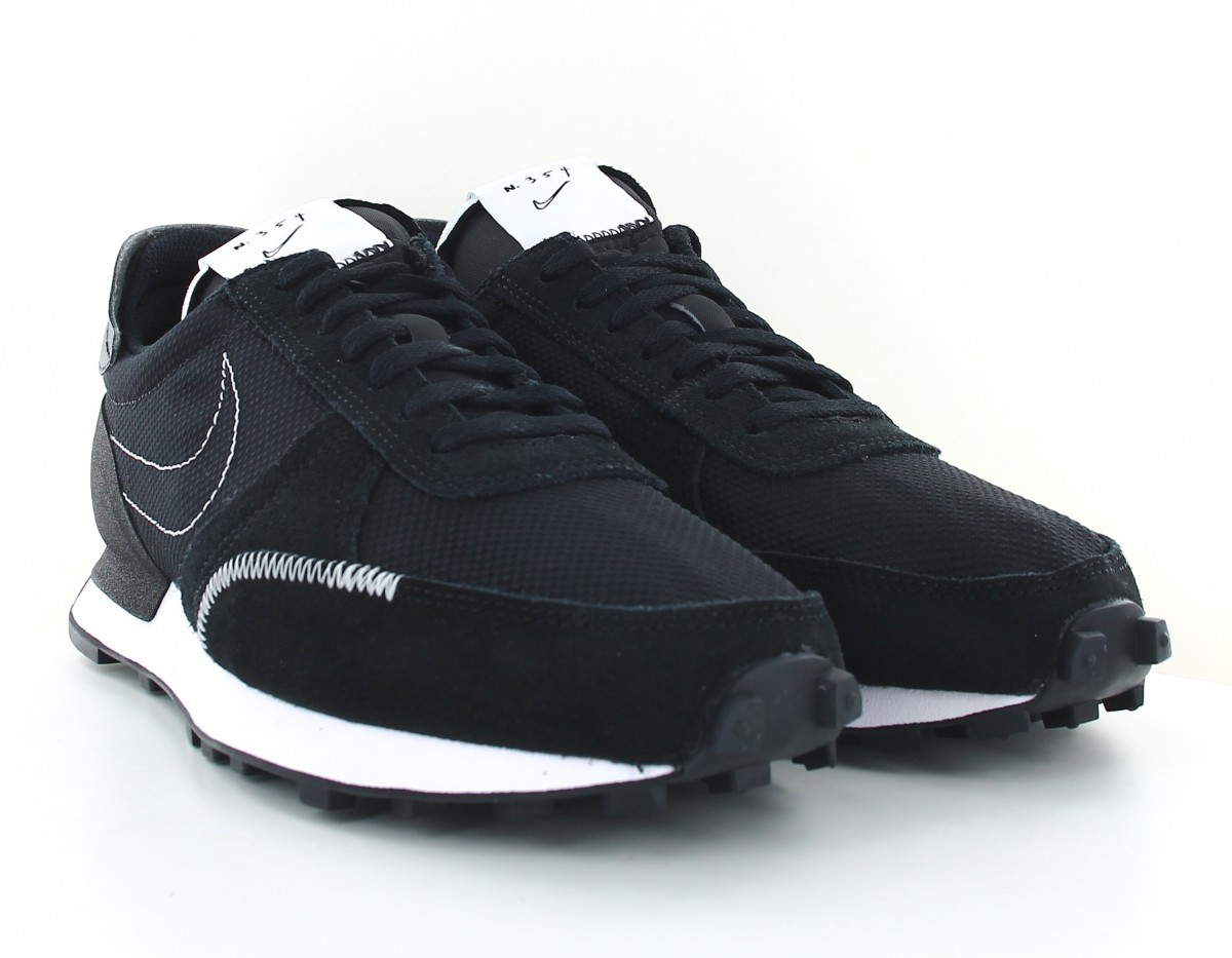 Nike Daybreak type noir blanc gomme