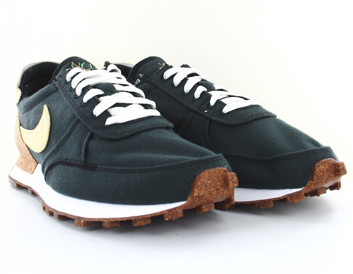 Nike Daybreak type recycled noir jaune liège