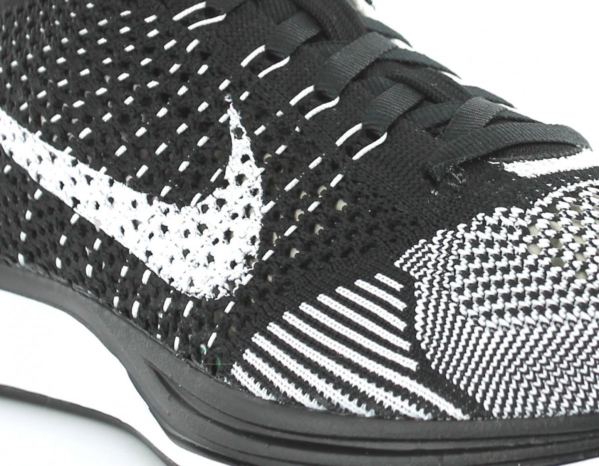 Nike Flyknit Racer NOIR/NOIR/BLANC