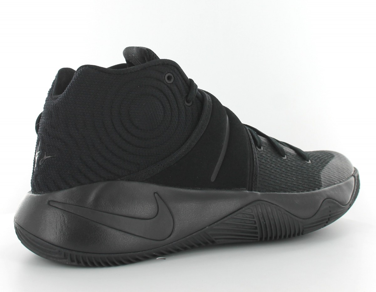 kyrie 2 triple black