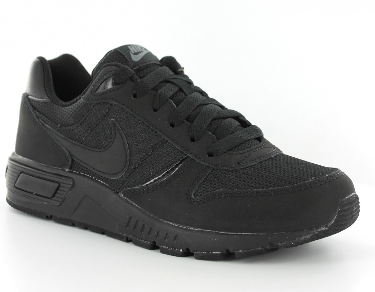 Nike nightgazer femme NOIR/NOIR