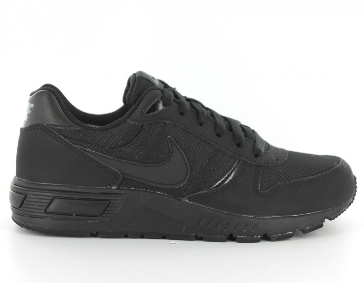 Nike nightgazer femme NOIR/NOIR