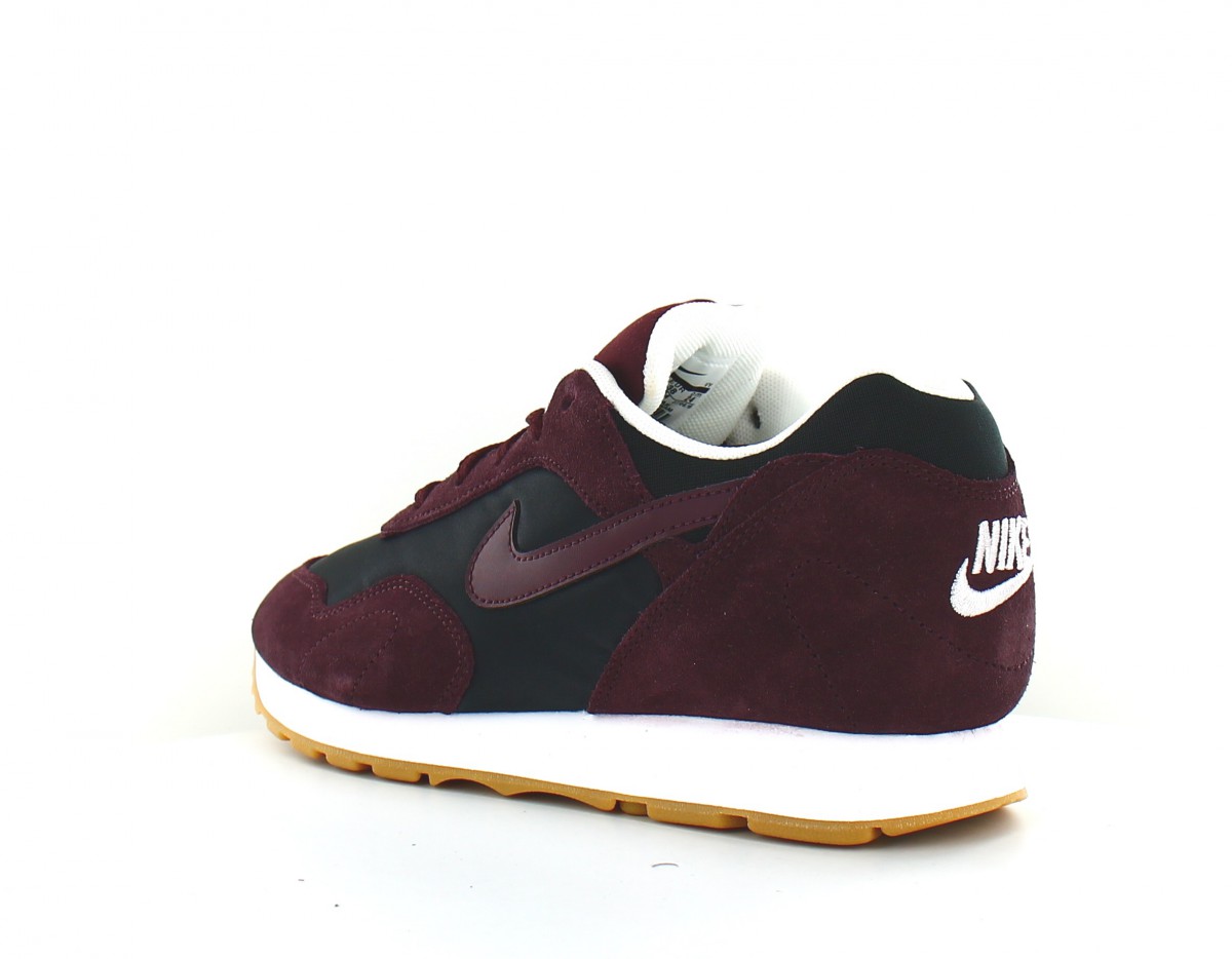 Nike Outburst women bordeaux-noir-gomme