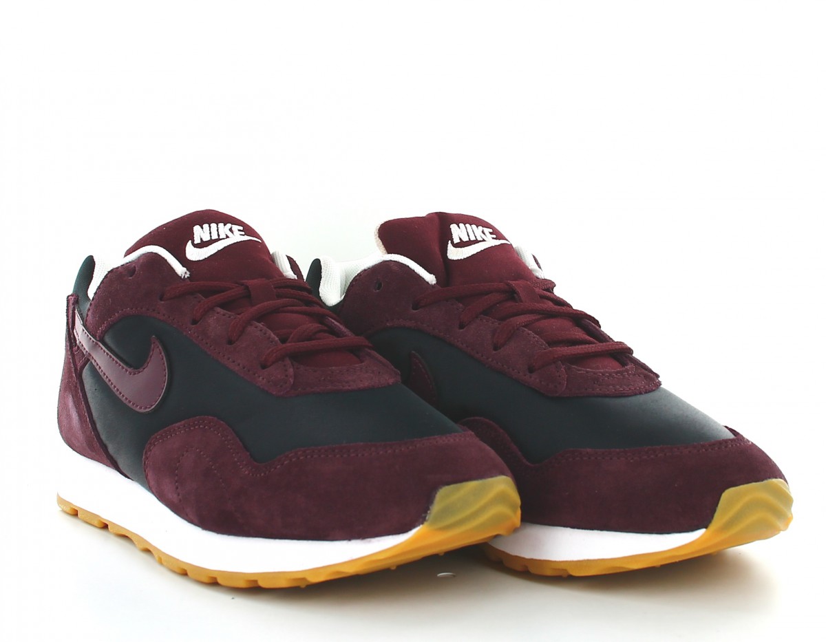 Nike Outburst women bordeaux-noir-gomme