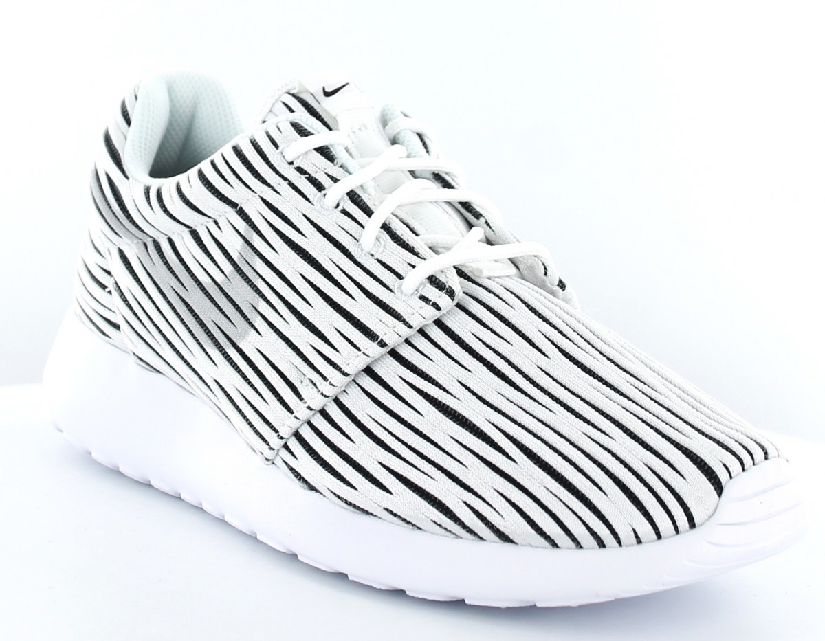 Nike roshe one eng blanc-noir-print