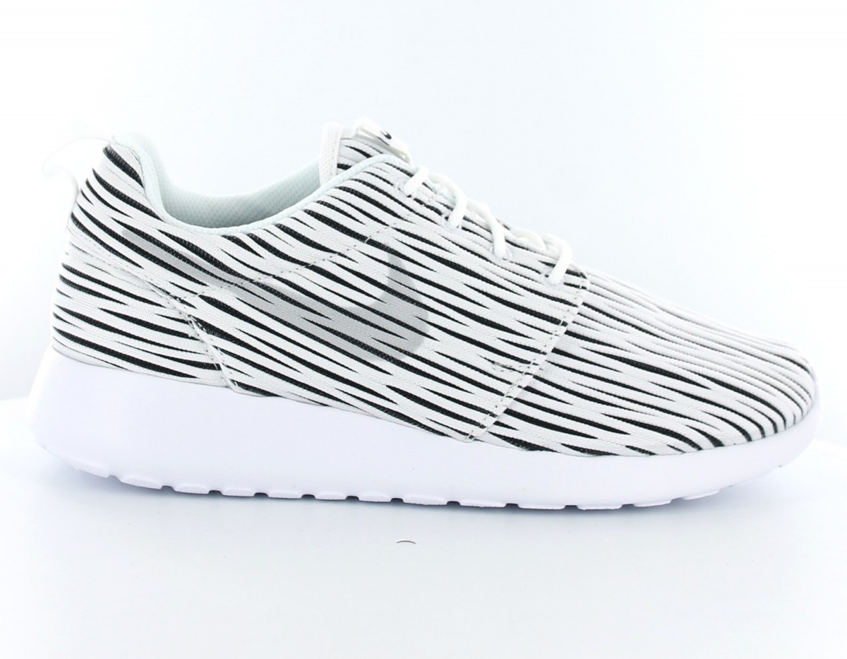 Nike roshe one eng blanc-noir-print