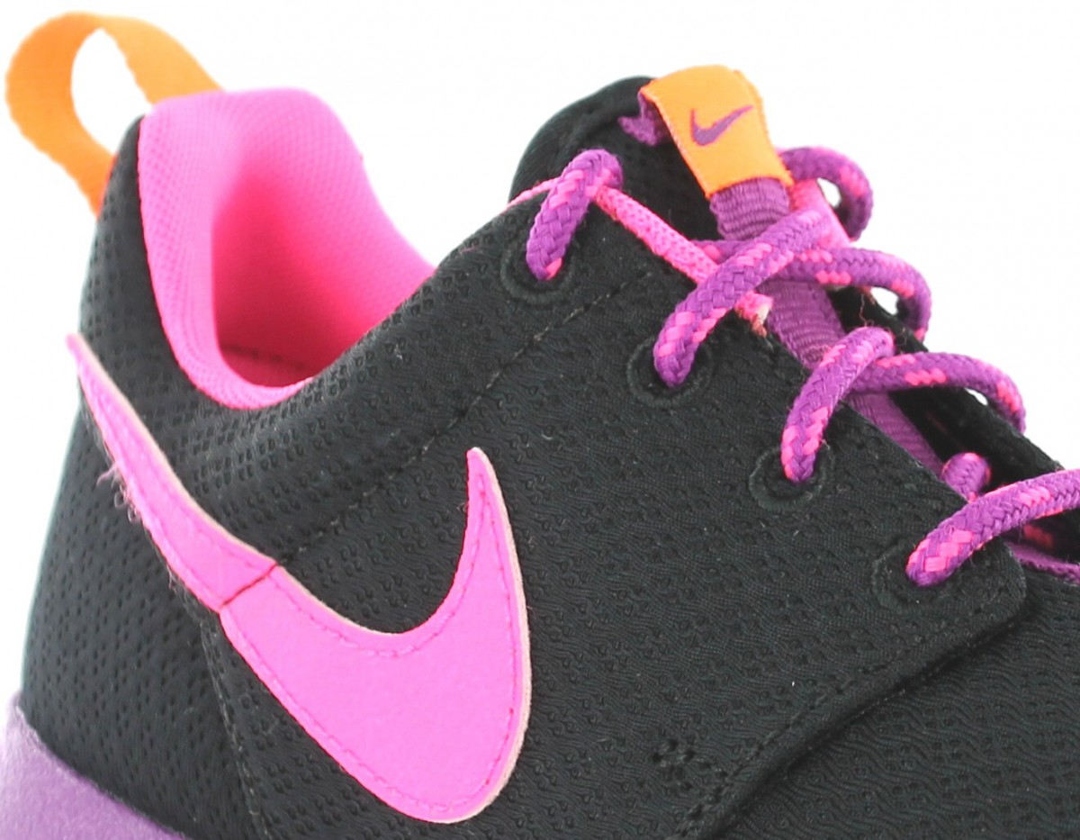 Nike Rosherun gs NOIR/VIOLET/ROSE
